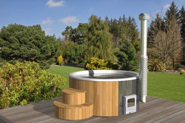 Wolff Finnhaus Badebottich BIBI 2020 mit weißem GFK-Einsatz, integriertem Außenofen und Thermoabdeckung