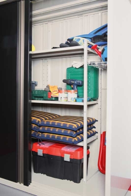 Metallgerätehaus Mattis 1305: Regale cremeweiss